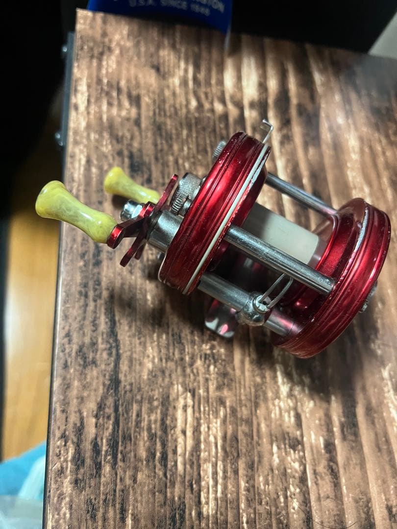 ABU アンバサダー　5000 ベイトリール レッド