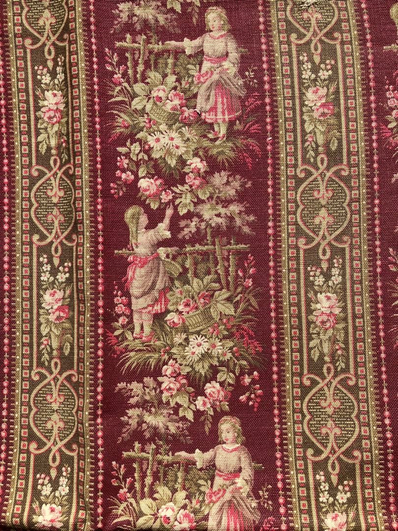 1900年代初頭頃　レア　ボルドー色の花摘みの少女の綿布　フランスアンティーク