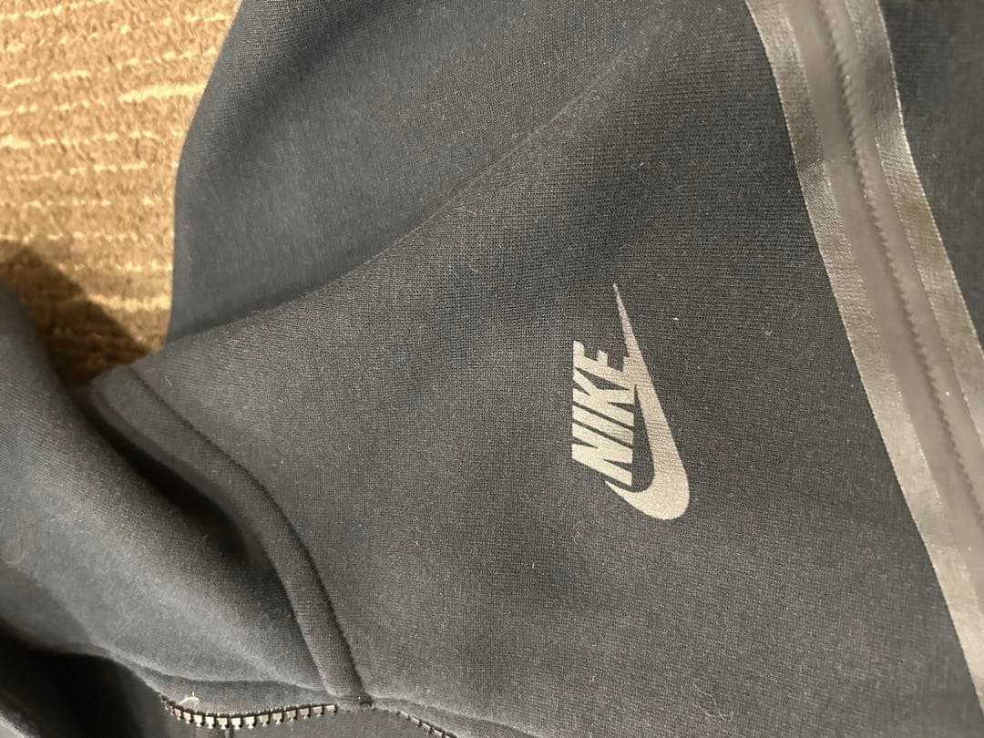 NIKEテックフリース黒上