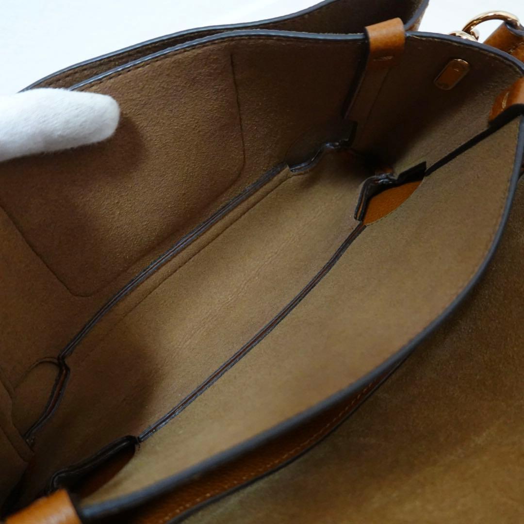 トッズ　T タイムレス　レザー　フラップ　ハンドバッグ ミニ　2way