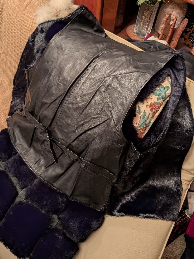 伊達の極み 極上シールスキン毛皮ベスト　ゴマフアザラシ　艶ブラック