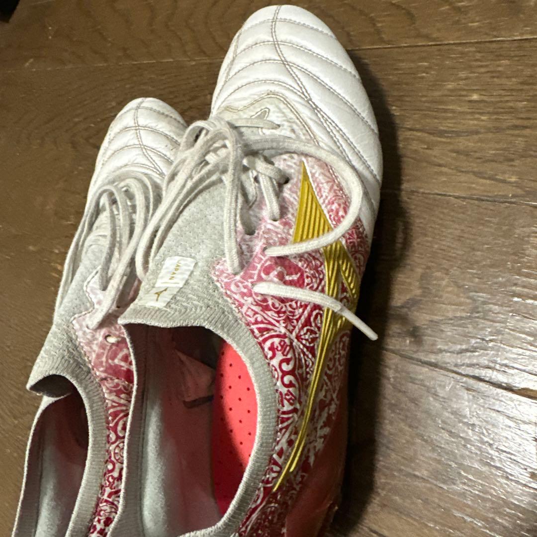 Mizuno Morelia ホワイト/レッド/イエロー シューズ
