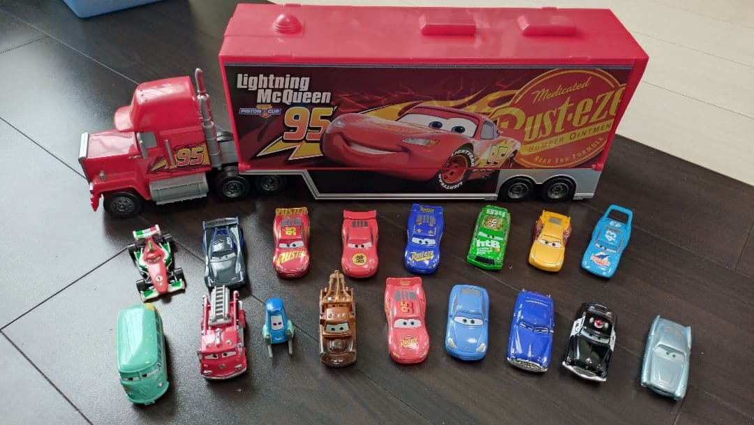 廃盤トレーラー付きカーズ ミニカーセット