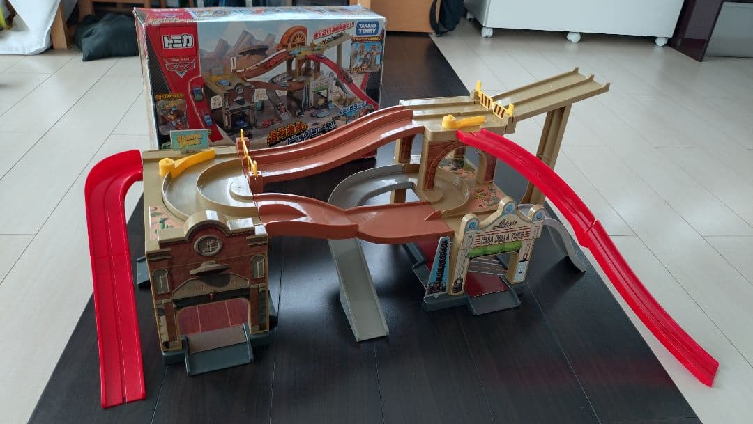 廃盤トレーラー付きカーズ ミニカーセット