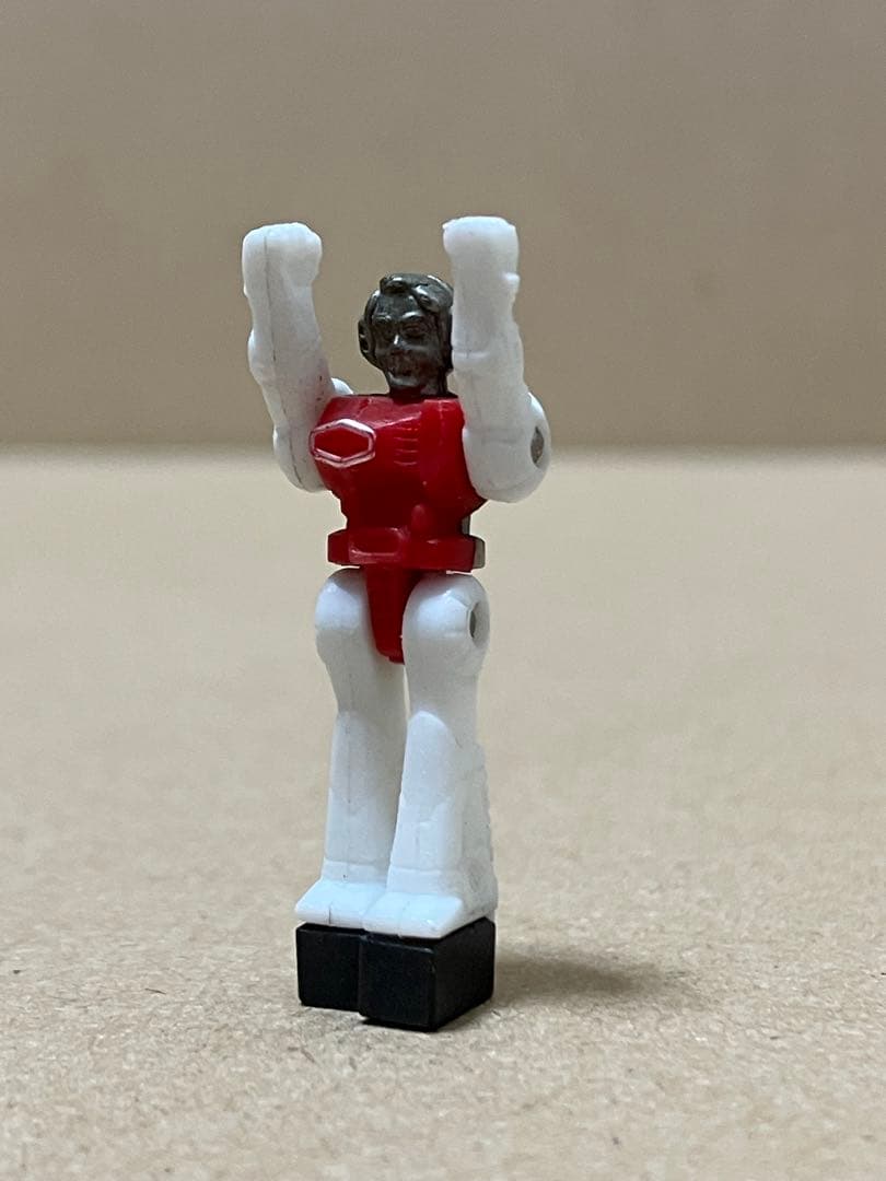 ダイアクロン隊員　ミニプラ　ミクロマン　タカラ　白赤　消しゴム