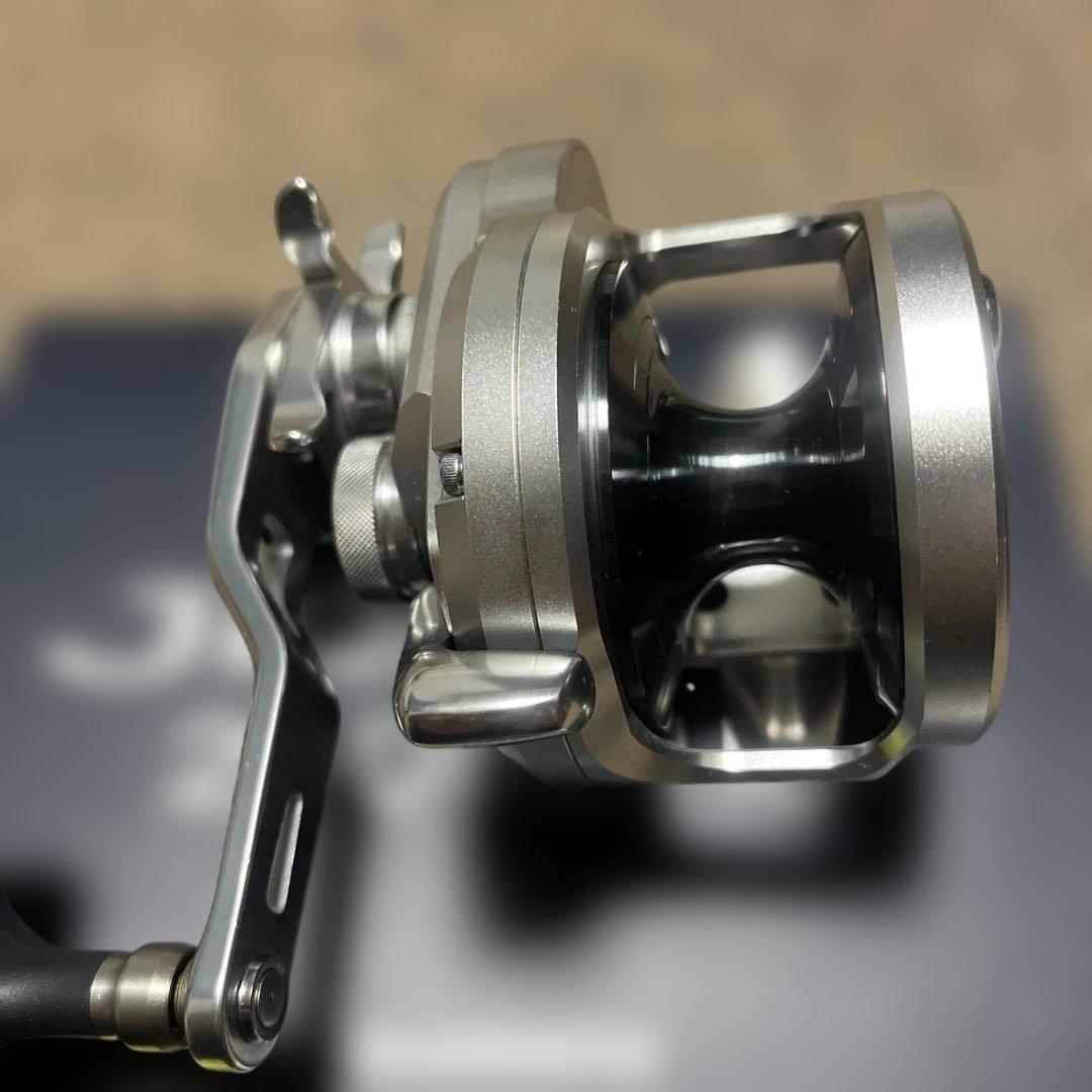 シマノ17 オシアジガーOCEA JIGGER 2001NRHG （左）美品。