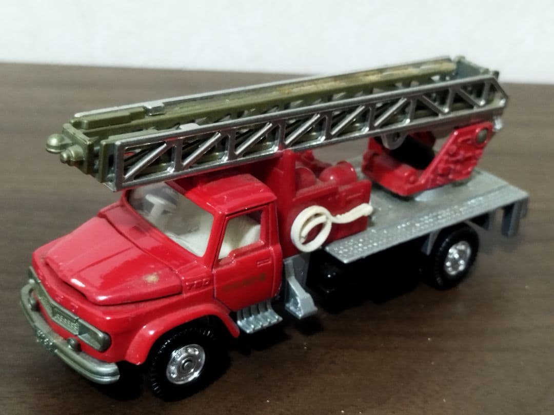 ●トミカ ダンディ 三菱ふそう はしご 消防車 tomica ミニカー