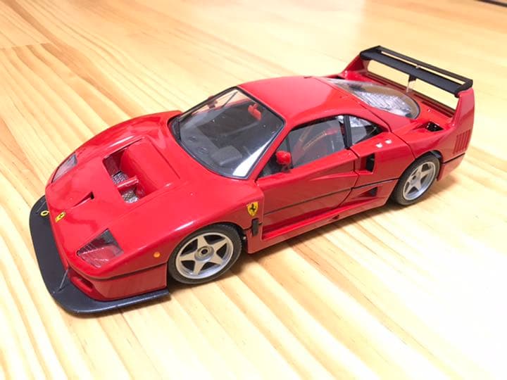フェラーリF40 buragoベースWARM-UP社製　1/18