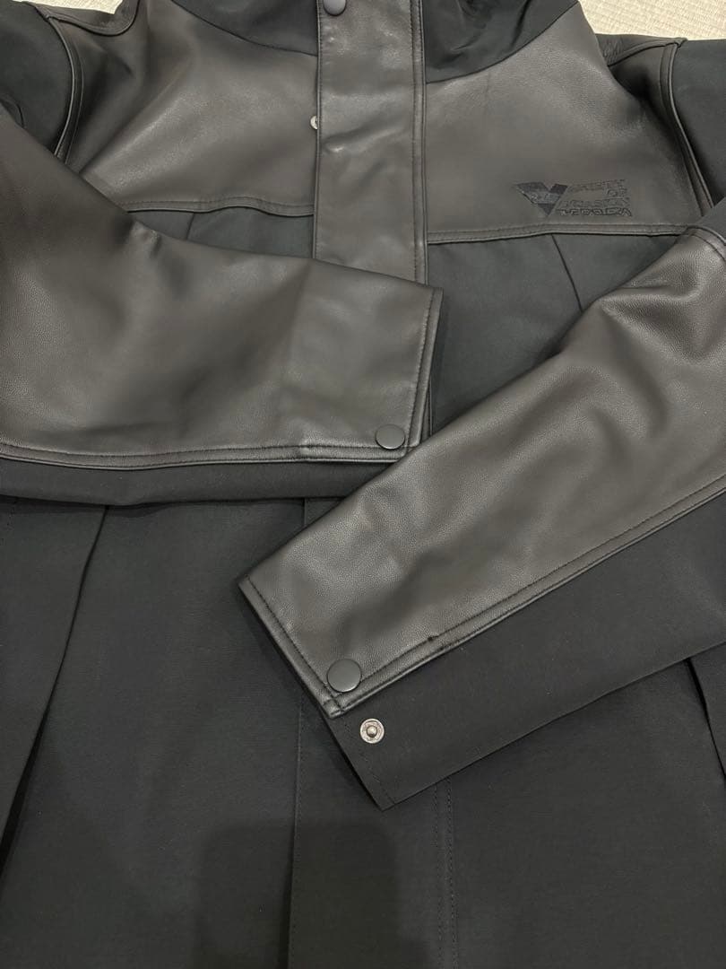 VOO ブラックナイロンジャケット フード付き