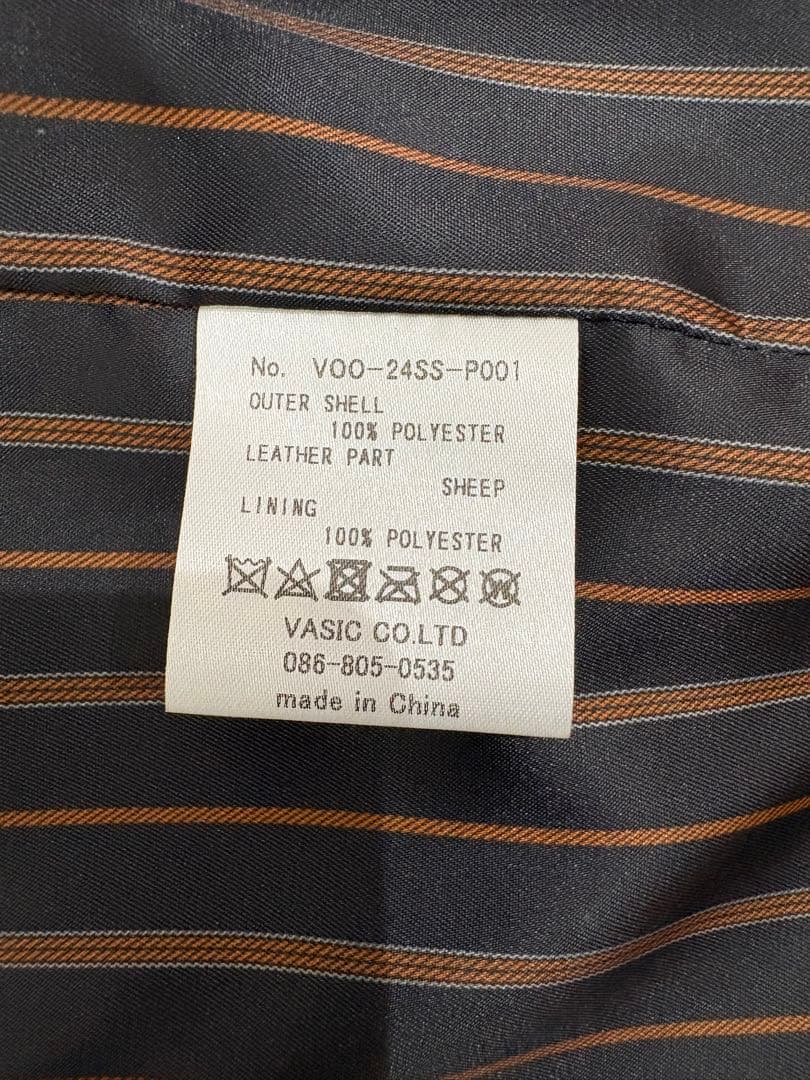 VOO ブラックナイロンジャケット フード付き