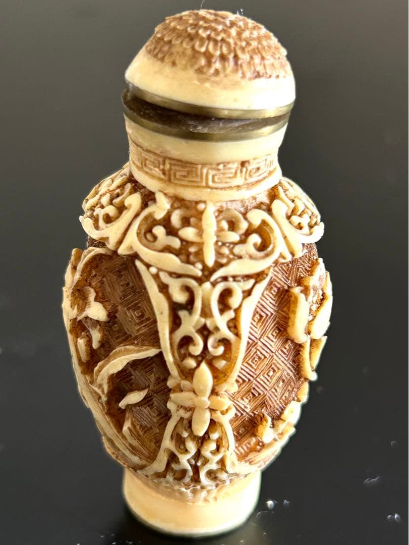 【中華民国骨董】ヴィンテージ 中国 彫刻樹脂 スナフボトル マッチングトップ4点
