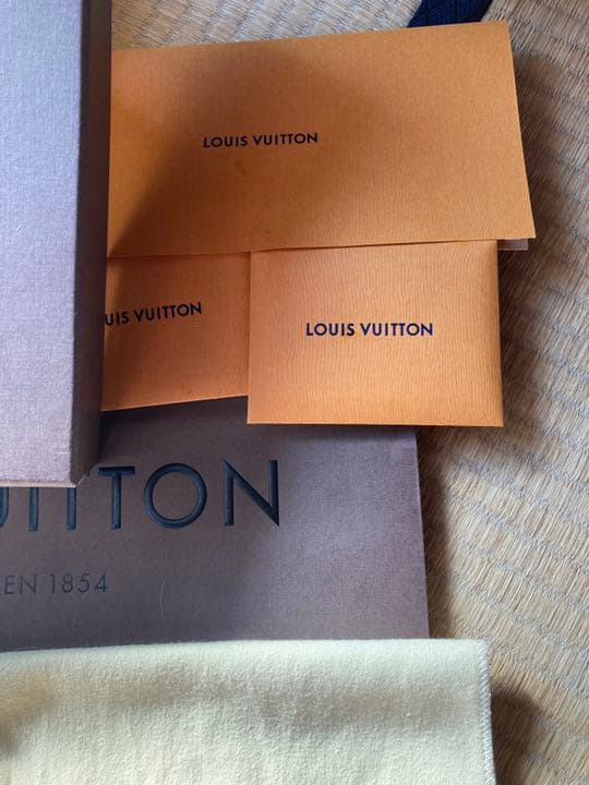 ＬＯＵＩＳ　ＶＵＩＴＴＯＮ　箱、ショッパー、商品袋、お手入れ布他23点セット