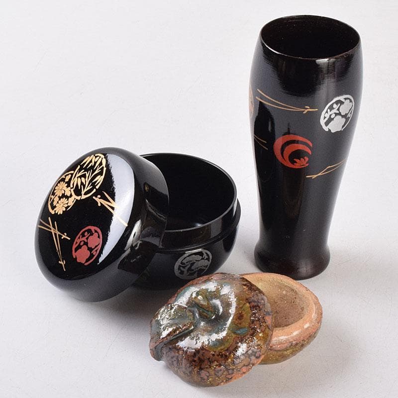 茶道具　面朱利休形茶箱　菊桐文茶碗　巾筒など　八点　一式　仕覆付　M　R9048