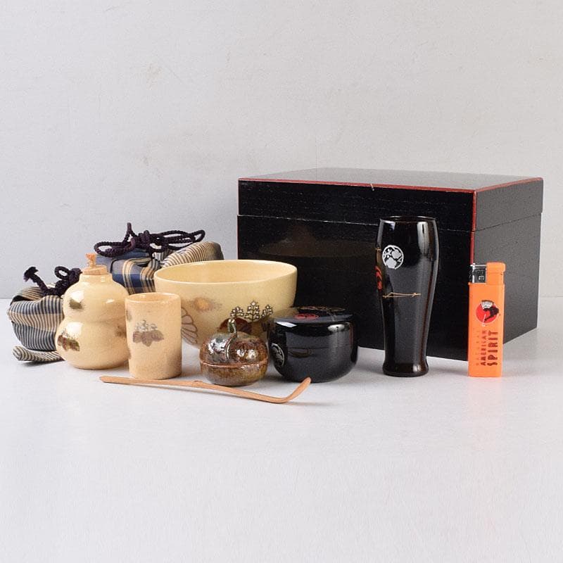 茶道具　面朱利休形茶箱　菊桐文茶碗　巾筒など　八点　一式　仕覆付　M　R9048