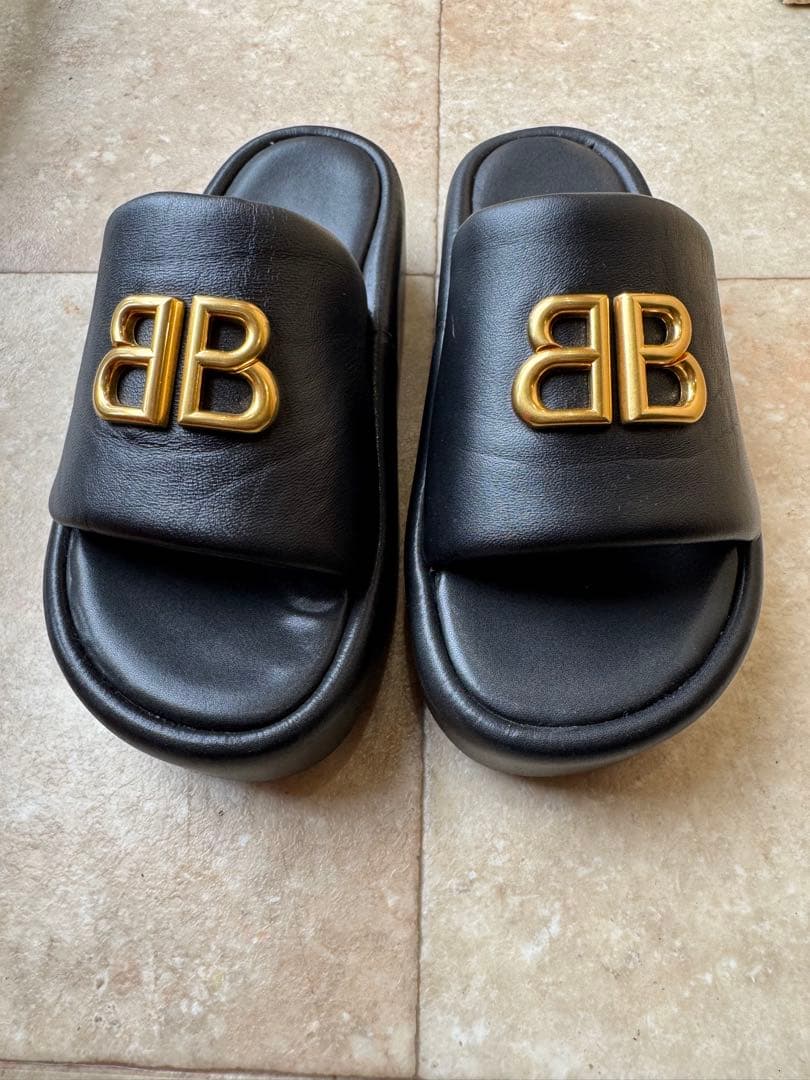 バレンシアガサンダル　ブラック BBロゴ