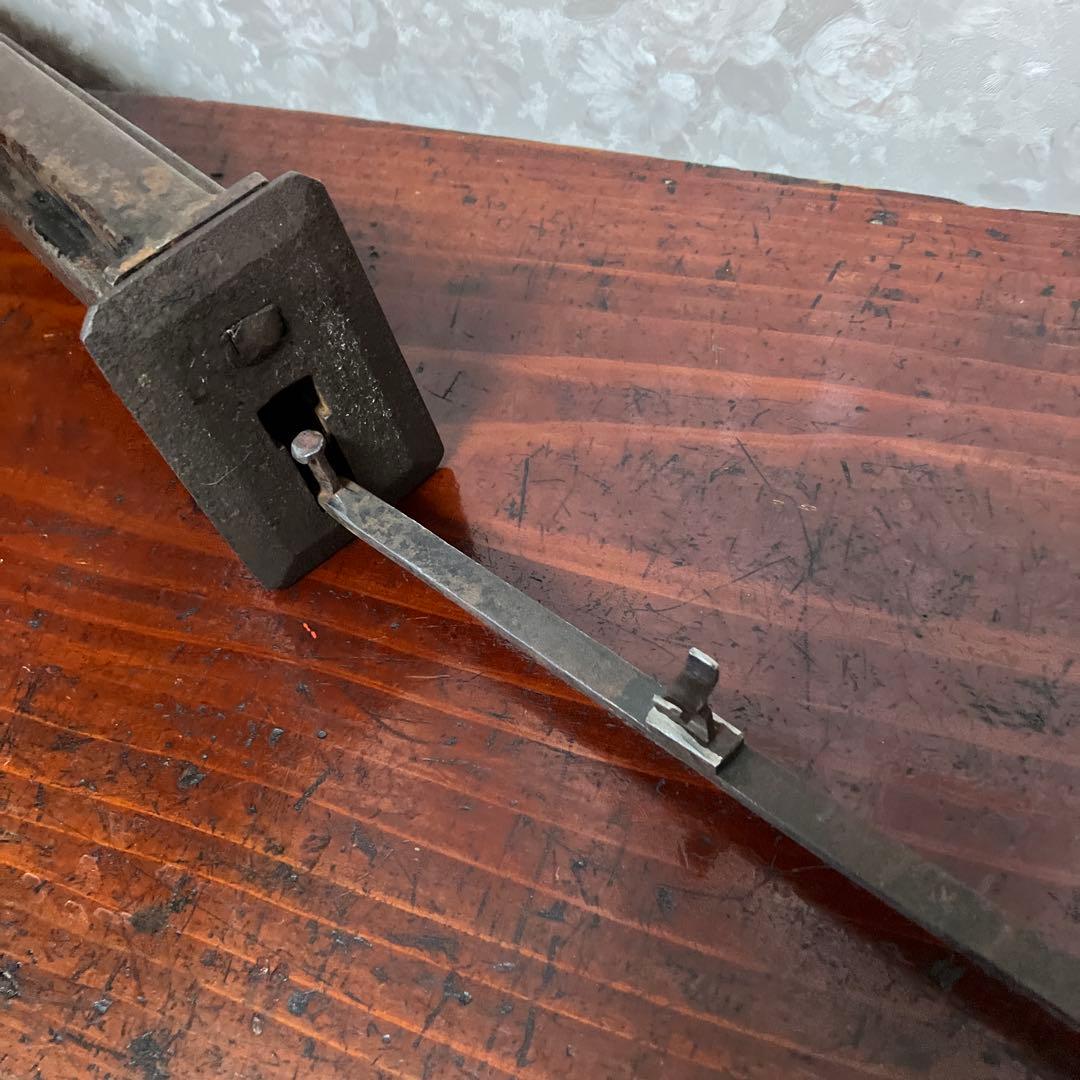 古い特大の錠前と鍵と思われますが果たして？