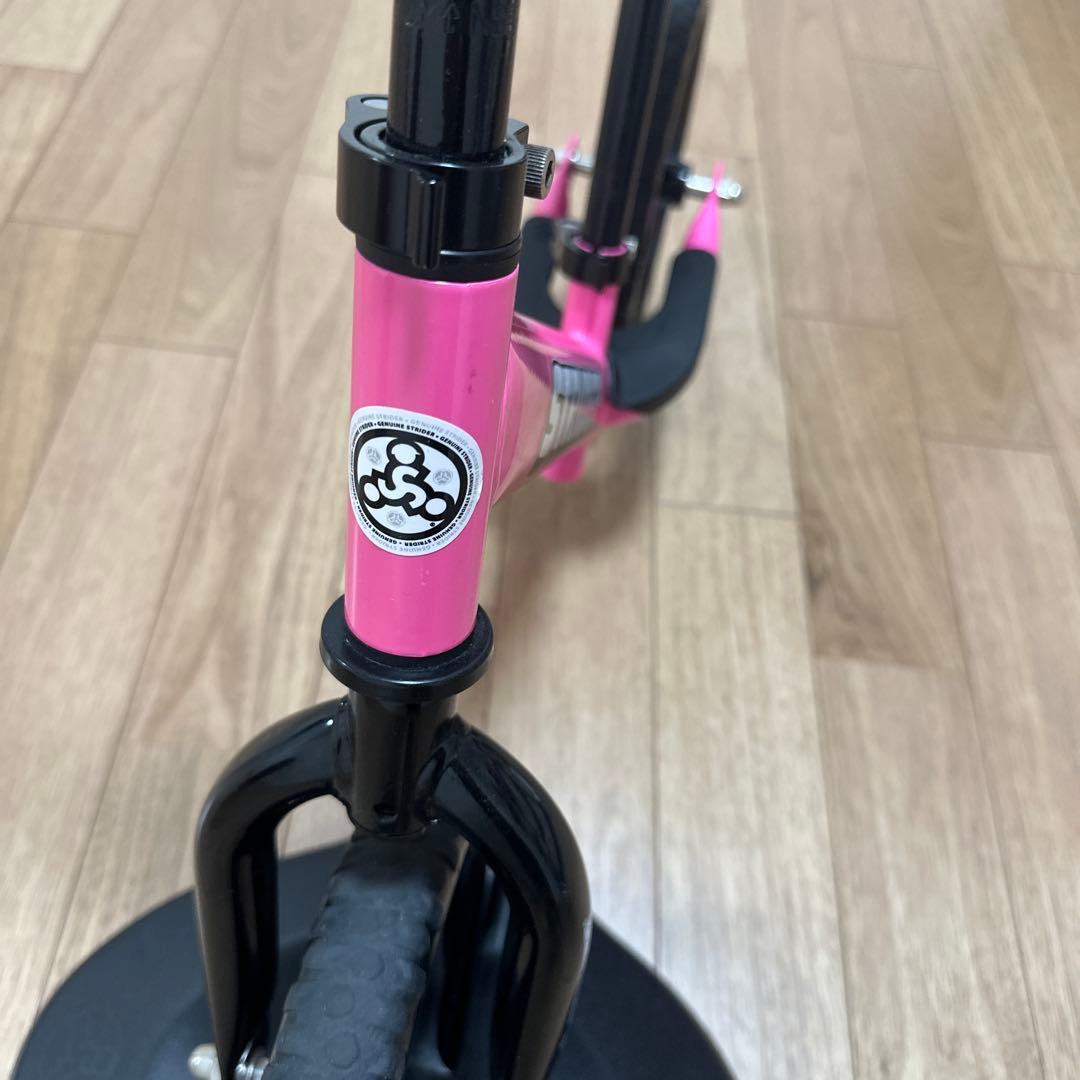 ストライダー12インチ　ピンク　純正マルチバイクスタンド付き