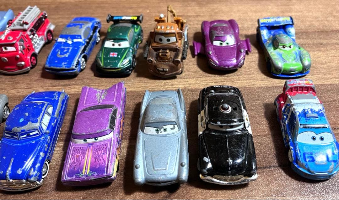 カーズ ミニカー セット 31台。まとめ売り。 レース兼収納ケース付き。