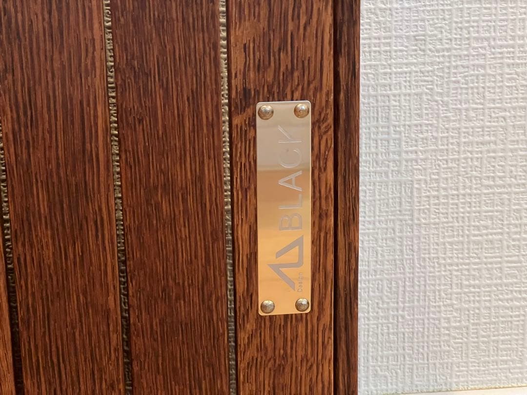 Black design ハレテーブル One4 旧ロゴ