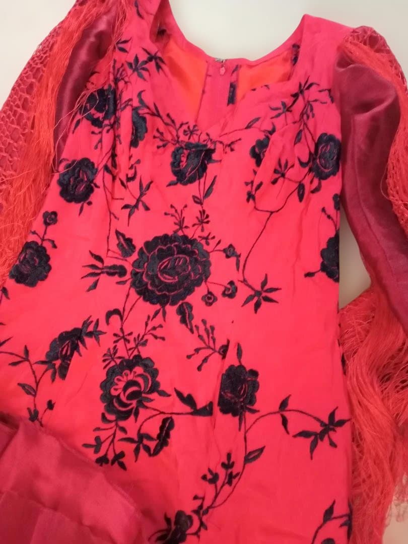 フラメンコドレス 赤 花柄刺繍