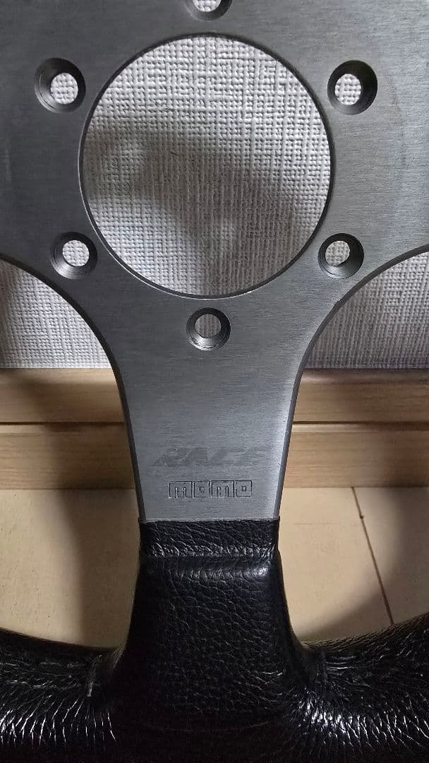 MOMO Race ステアリング 32Φ