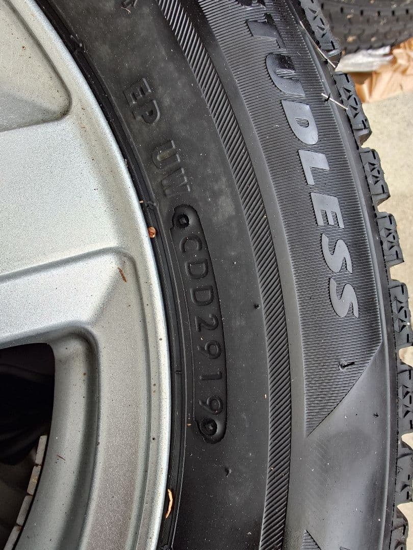 スタッドレスタイヤ ホイール4本セット　165/70R14 トヨタ　アクアなど①