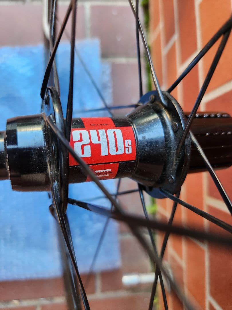 FFWD F4R チューブラー