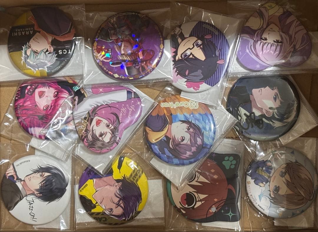 アニメグッズ　ノンジャンル　缶バッジ　まとめ売り　大量　60サイズ