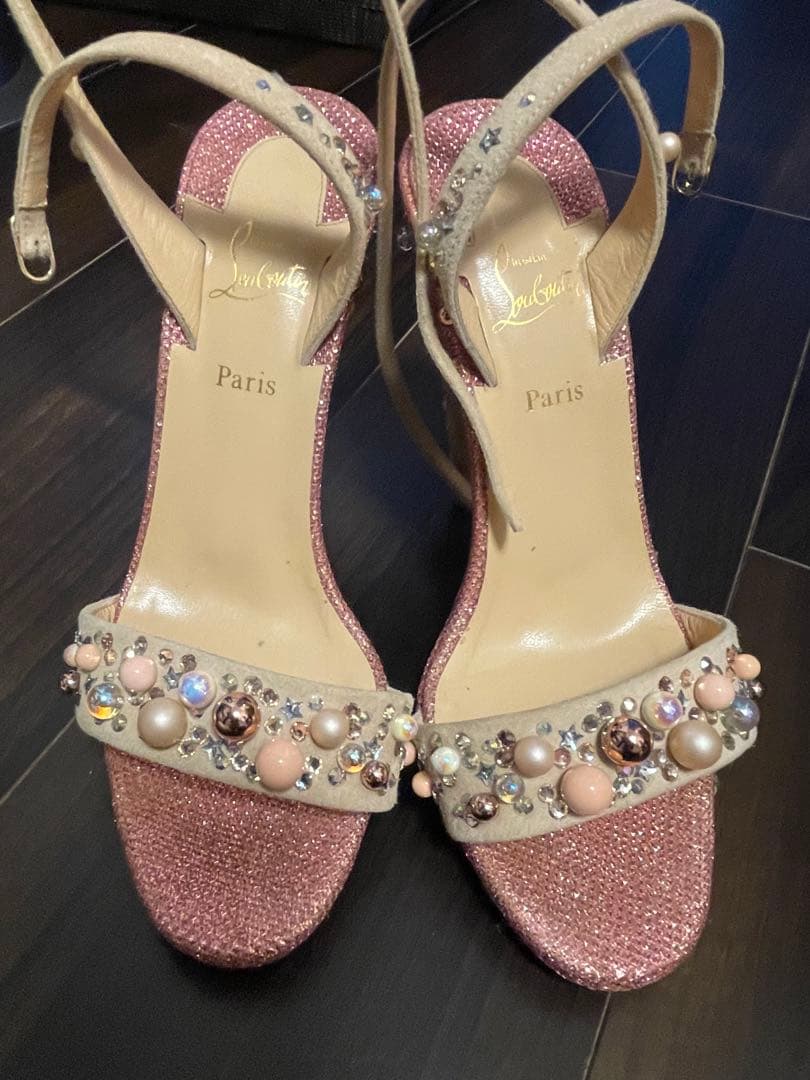 クリスチャンルブタンピンクサンダル