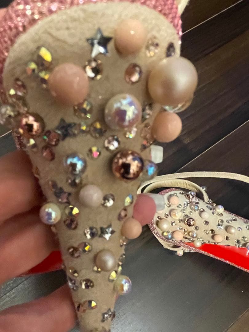 クリスチャンルブタンピンクサンダル