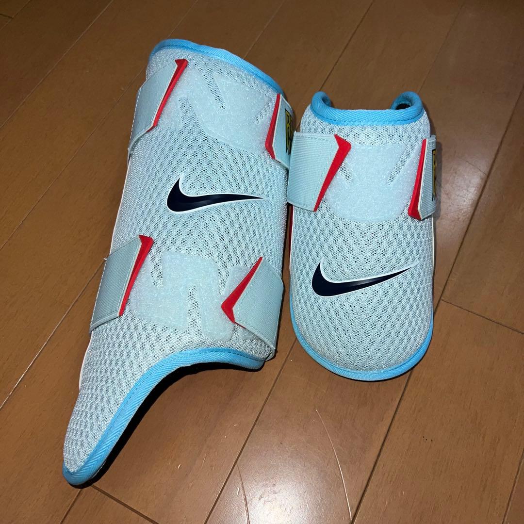 Nike エルボーガード ライトブルー　アクーニャ