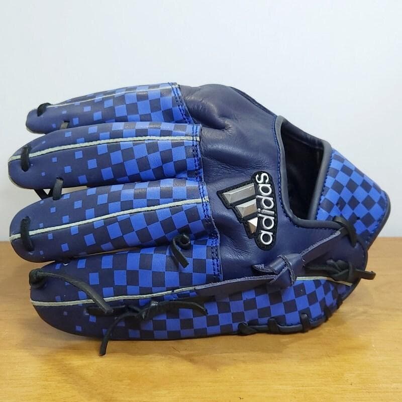 アディダス チェッカーブルー 人気チェッカー柄レザー使用 美品 軟式グローブ