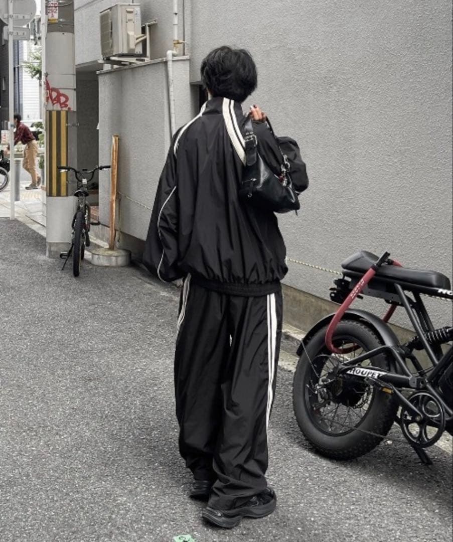 Chikashitsu+ セットアップ トラックジャケットとトラックパンツ