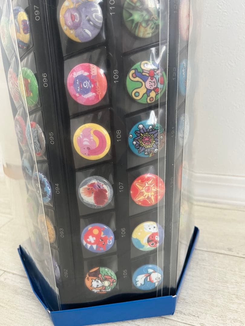 【新品に近いです】レア ポケモンセンター15周年記念 ポケモンバッジ151