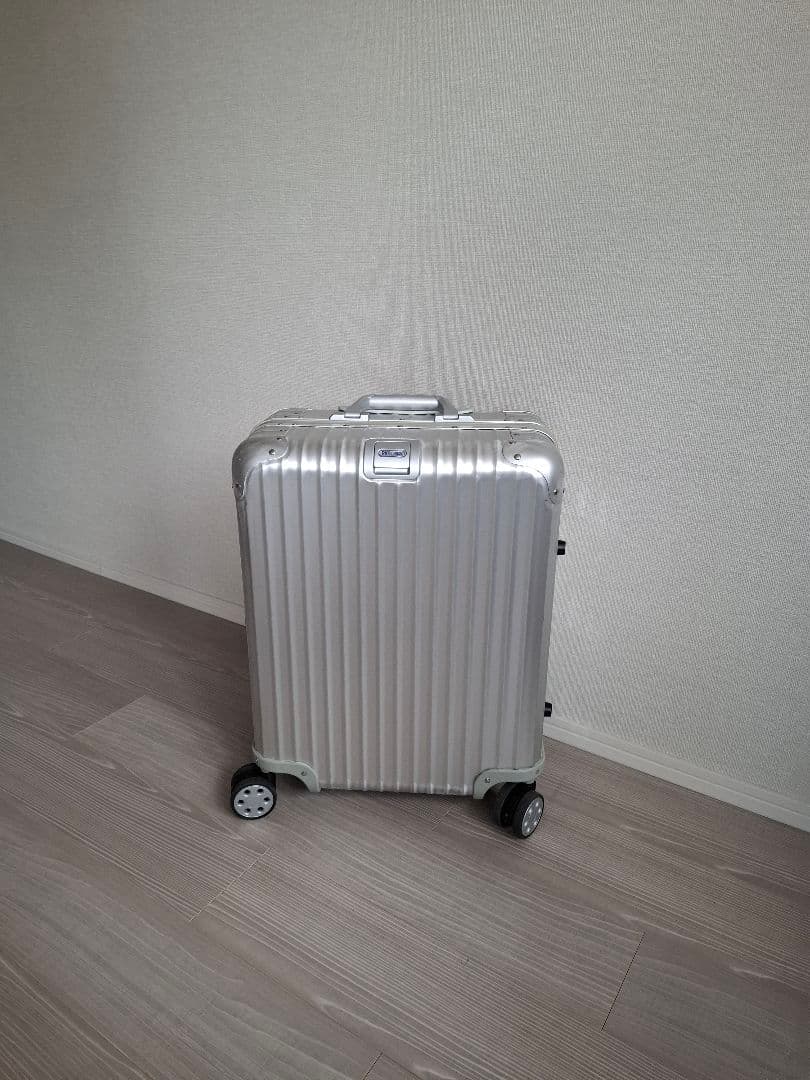 リモワ「トパーズ」48L 4輪シルバー