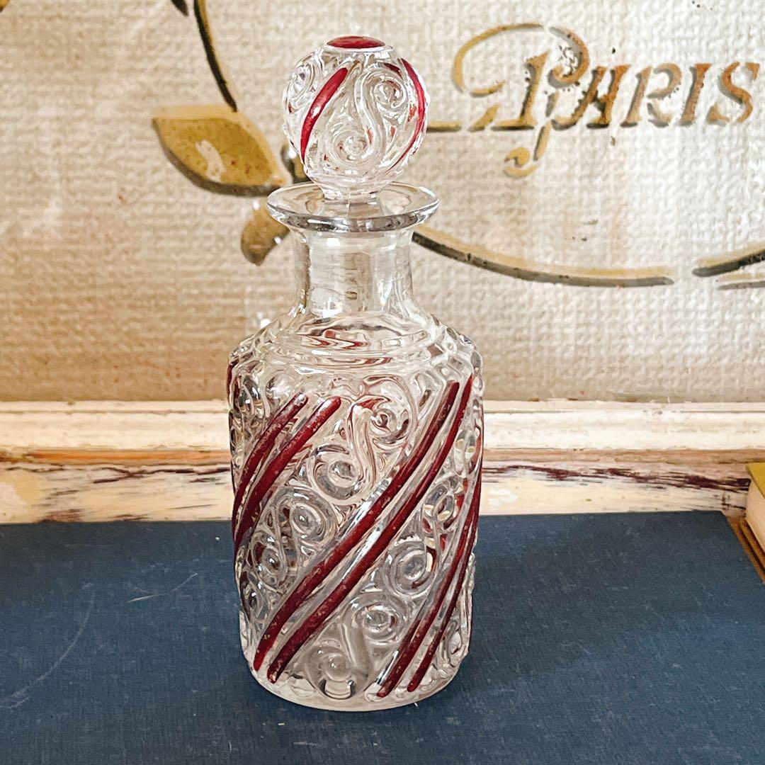 ポルティユー　ガラスのパフュームボトル