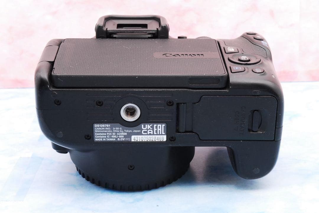 キャノン Kiss X10☆一眼レフカメラ☆手ぶれ補正標準＆超望遠☆バッグ付