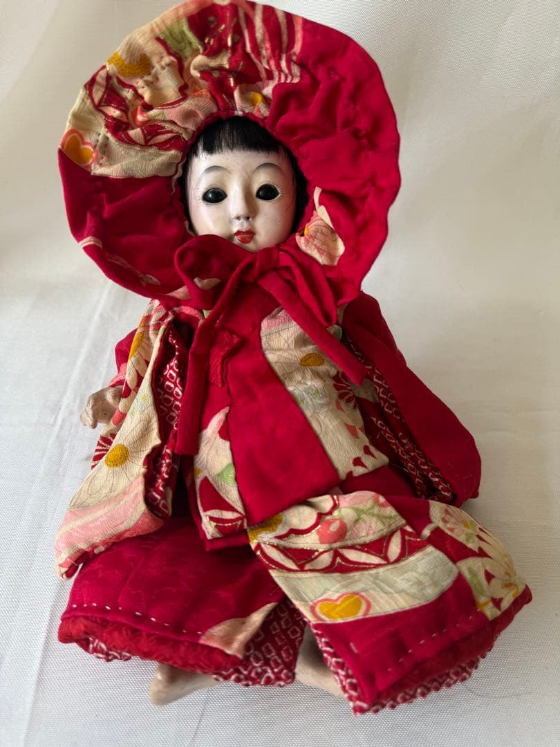 大きめサクラビスク　約28㎝　眠り目　赤いお着物　ボンネットセット　市松人形