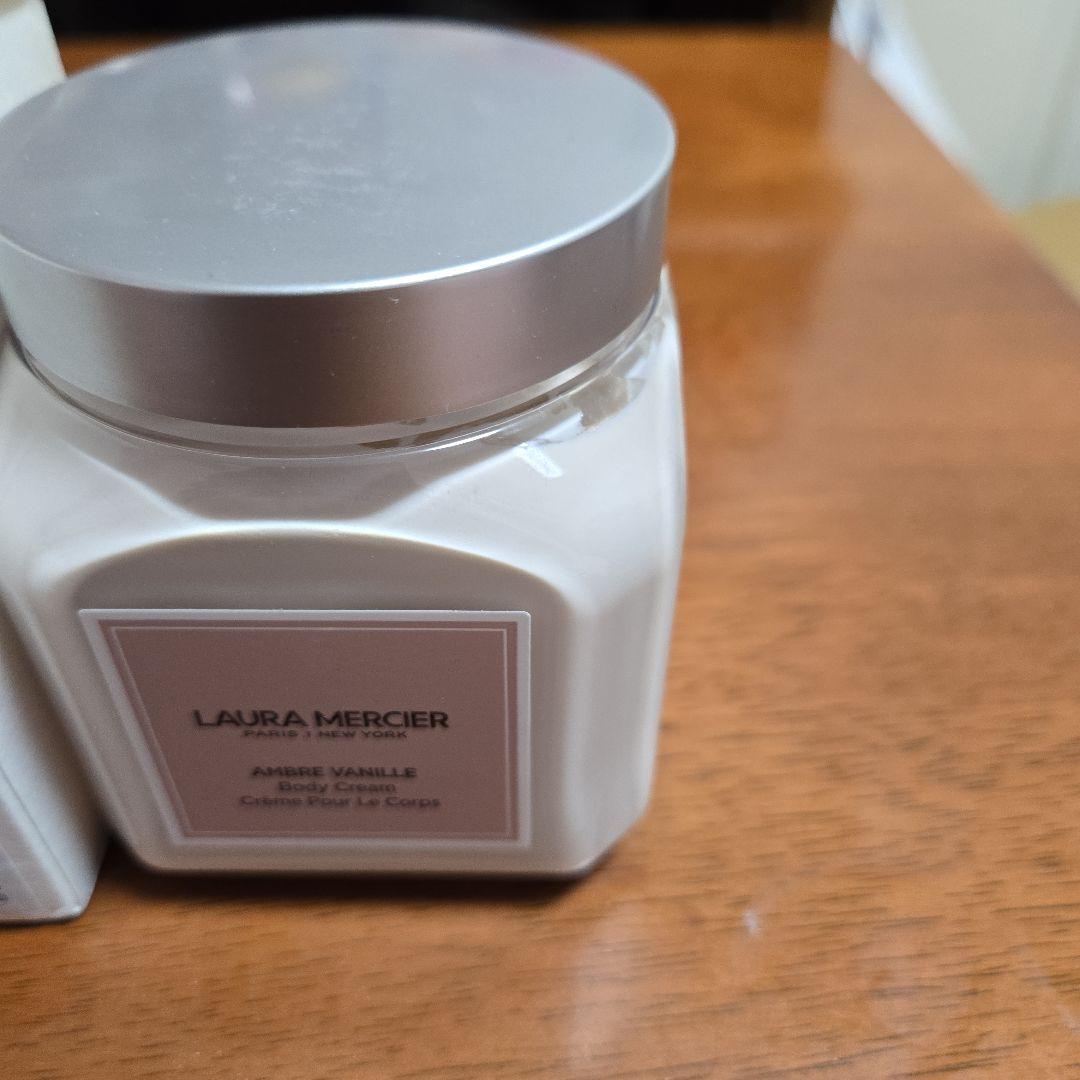 ローラメルシエ ホイップドボディークリーム アンバーバニラ 340ｇ
