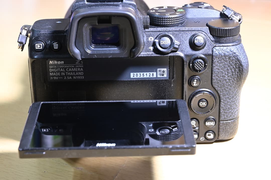 デジタルカメラ Nikon Z5 + NIKKOR Z 50mm F1.8 S