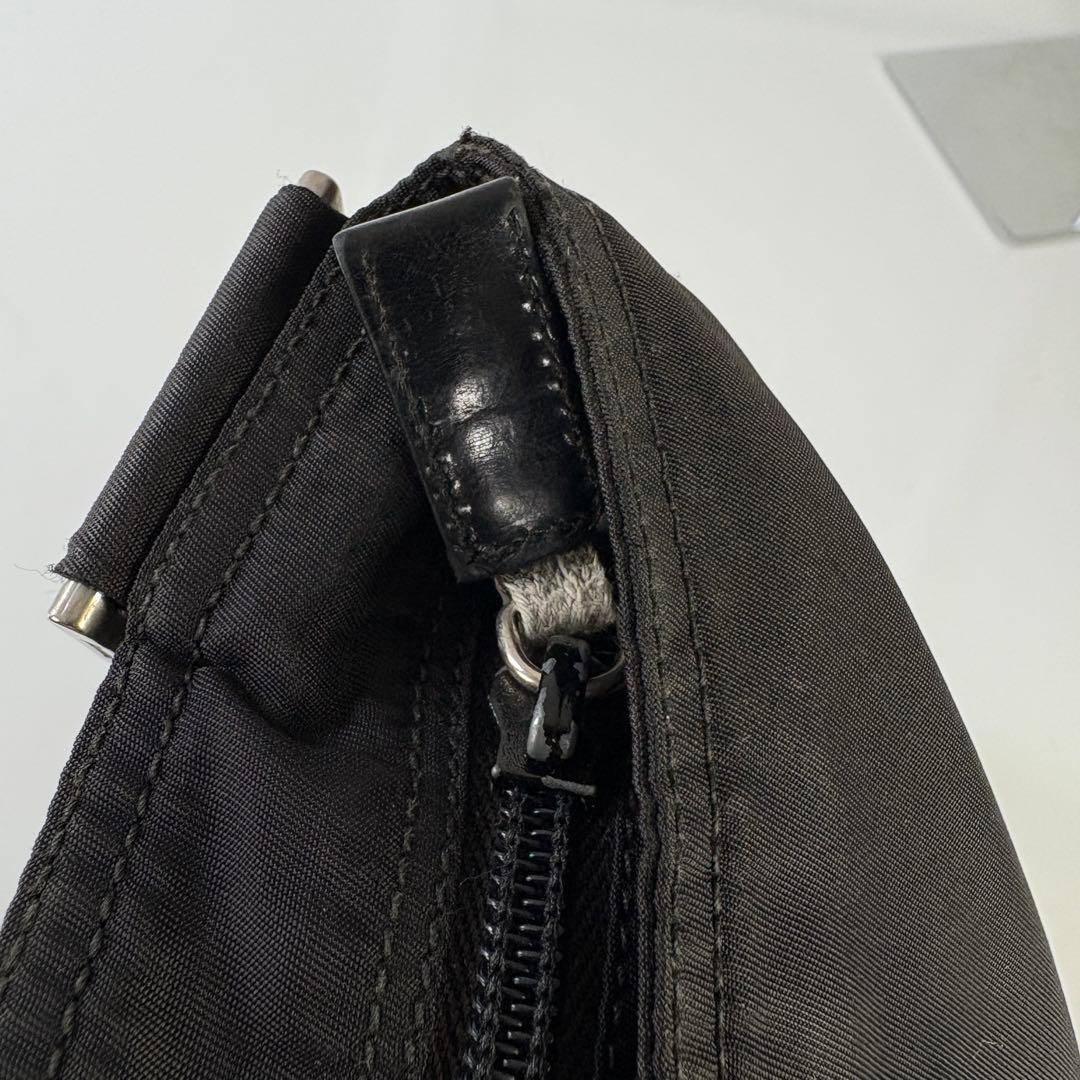 PRADA テスート ショルダーバッグ　サコッシュ　三角プレート 黒 ブラック