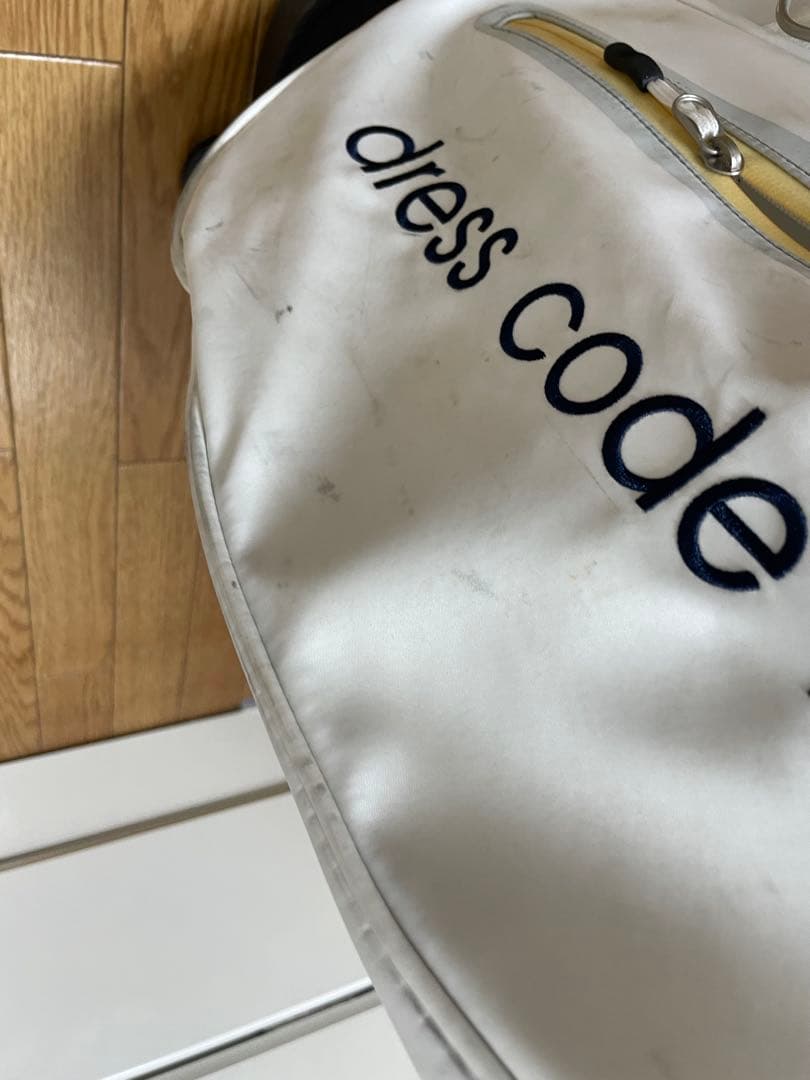 ゾイホワイト ゴルフバッグ スタンド式ヘッドカバー付き