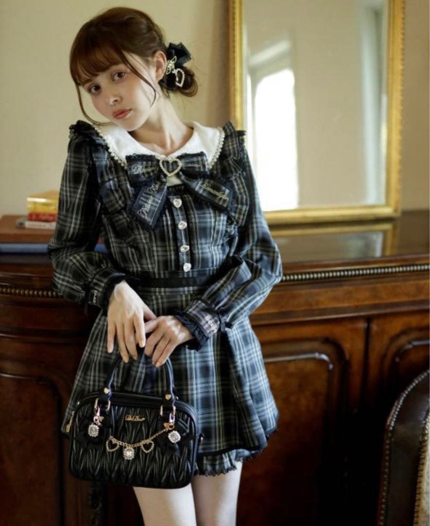 リズリサ フリルエプロンセットアップ