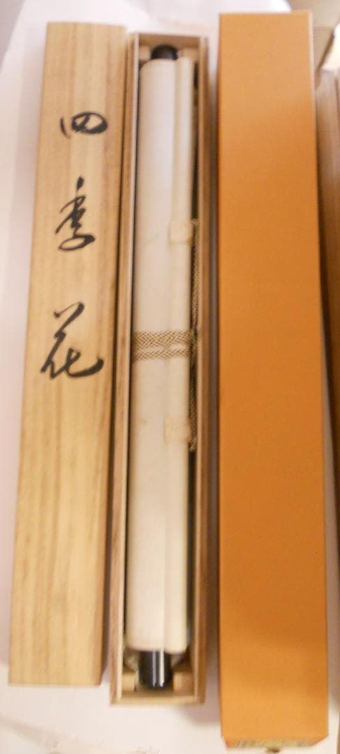 掛け軸 金子華春 『 四季花 』 絹本 希少 軸装 茶道具 掛軸 美品 です。