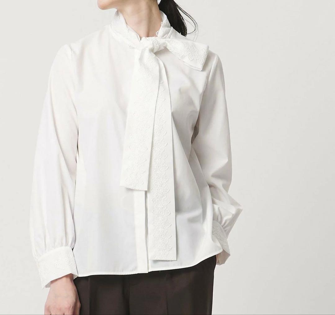 ホワイトレースリボン付き長袖シャツ