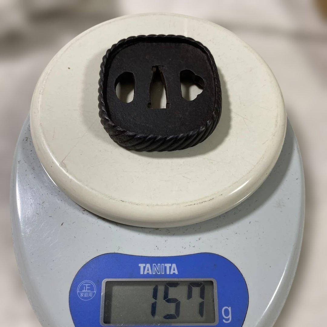 B-26 鍔　武具　刀装具　日本刀　装飾品　鉄製　アンティーク　美術品　工芸品