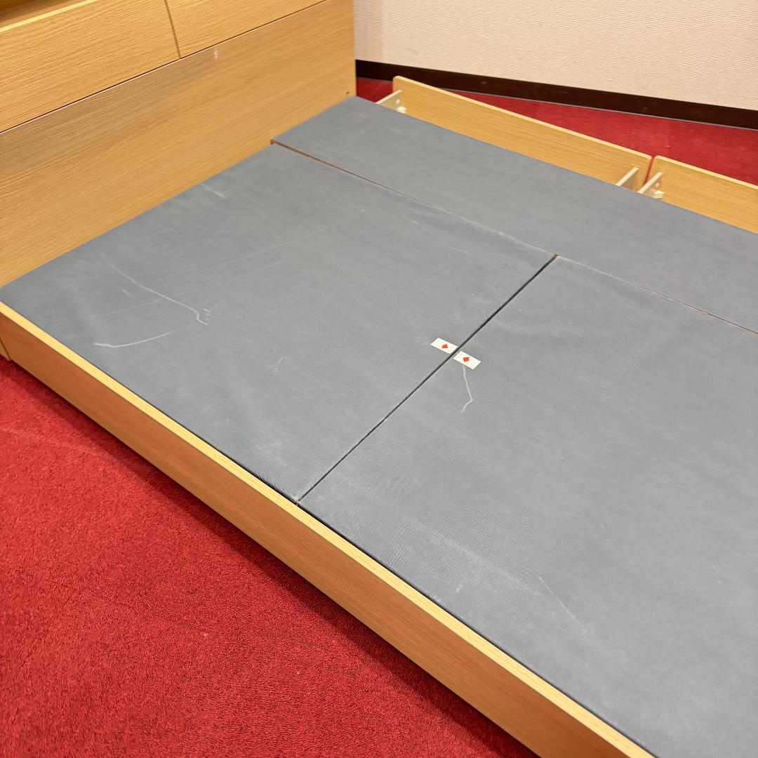 ダブルベッド　引き出し有り　コンセント付き　枕元に収納有