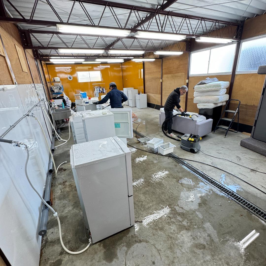 ダブルベッド　引き出し有り　コンセント付き　枕元に収納有