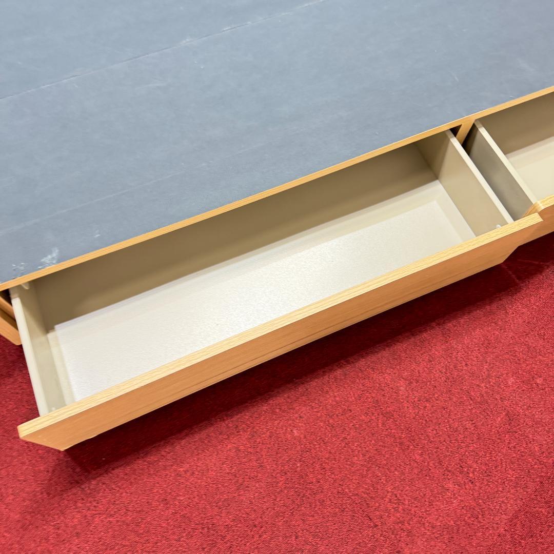 ダブルベッド　引き出し有り　コンセント付き　枕元に収納有