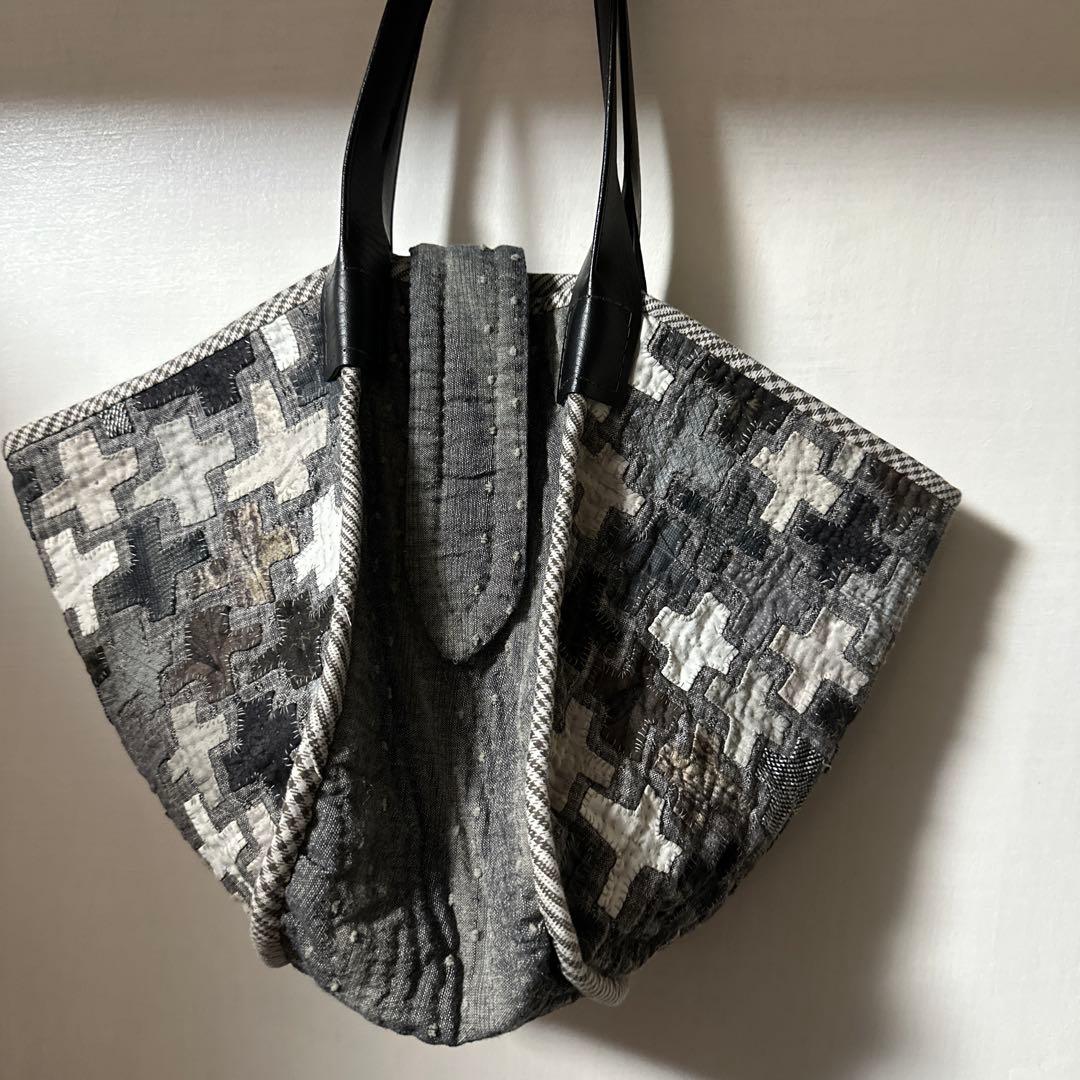 たみぽんハンドメイドパッチワークキルトの個性的なハンドバッグ